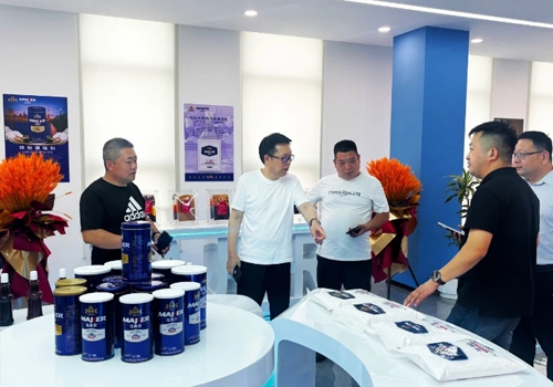 郑州仲和餐饮管理有限公司行政总厨秦广民一行三人，莅临郑州马吉尔食品工业园区考察交流！